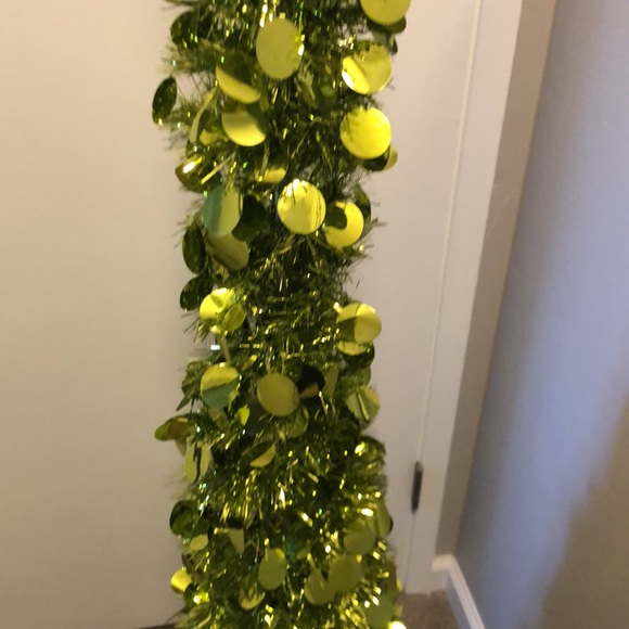 Gold tinsel tree - Picture 2 of 3